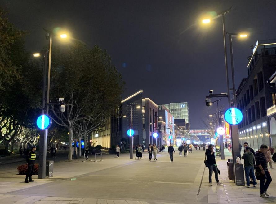 智慧（huì）路燈,點亮（liàng）城市管理,LED路燈（dēng）,智能燈杆