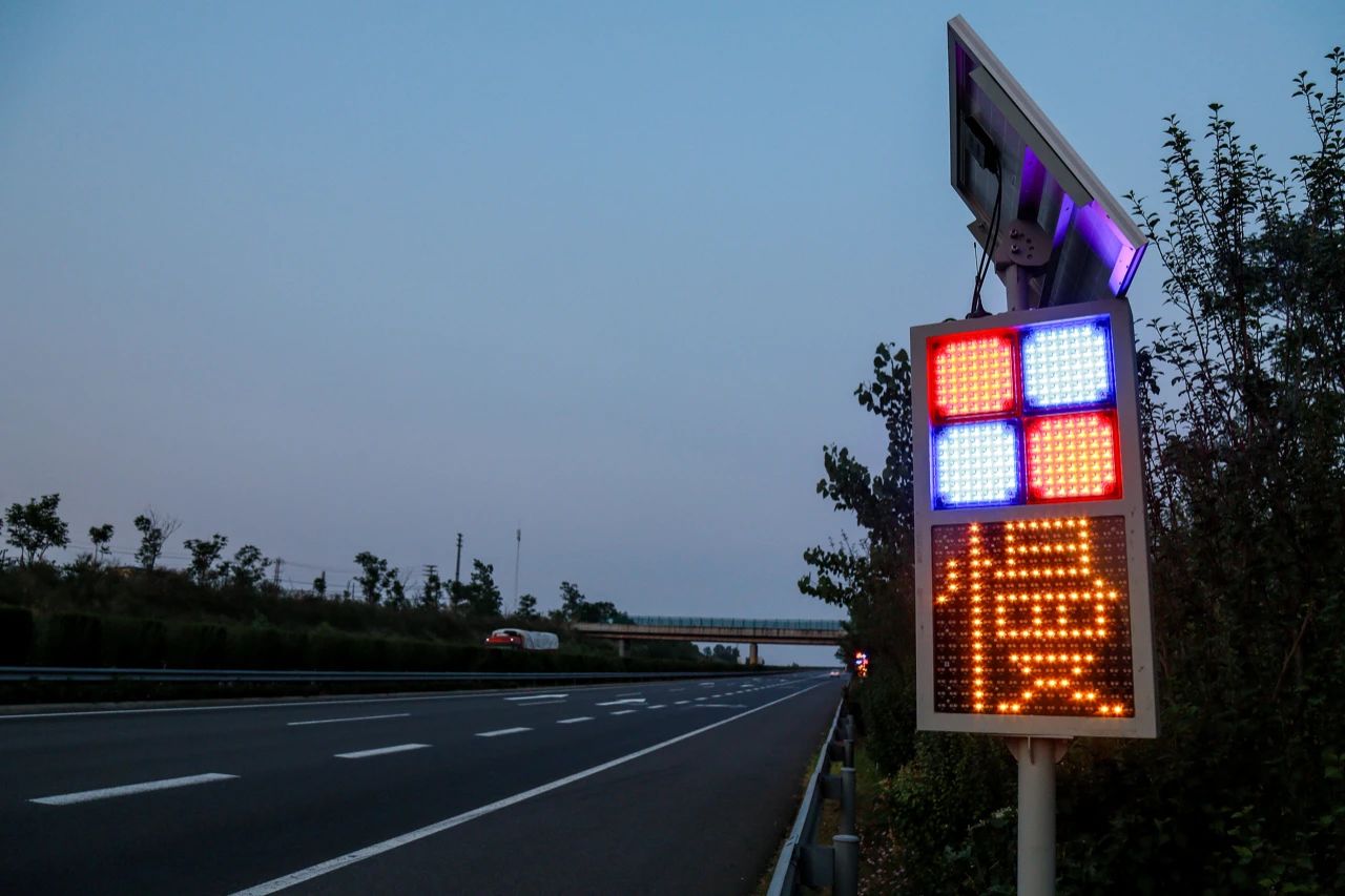 91福利视频网,智能警示係統（tǒng）,賦能,寧宿（xiǔ）徐高速,LED爆閃警示裝置,低位（wèi）警（jǐng）示燈